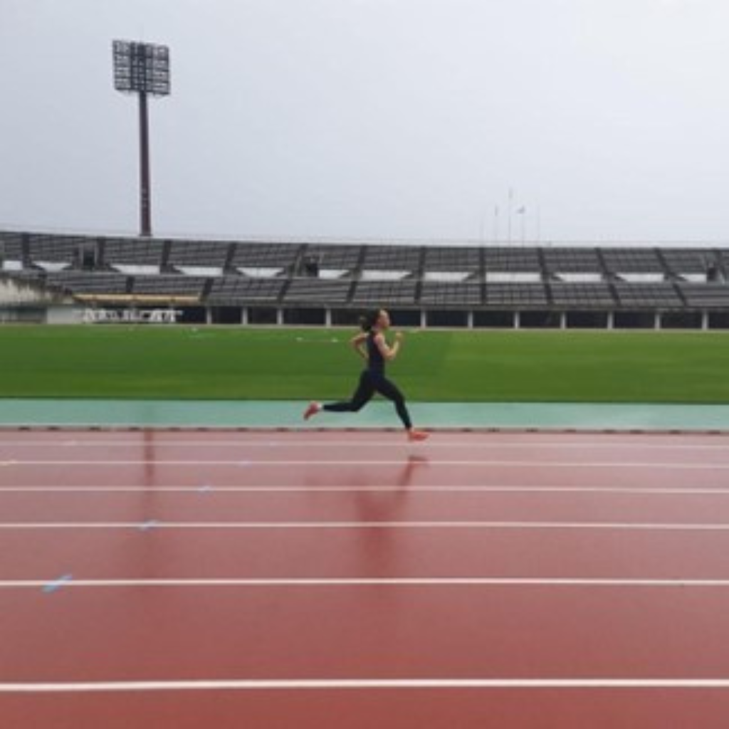 Nanteinin Keita court sur une piste à Tokyo
